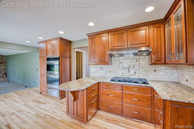 19965 Beverly Road, Beverly Hills Village, MI 48025