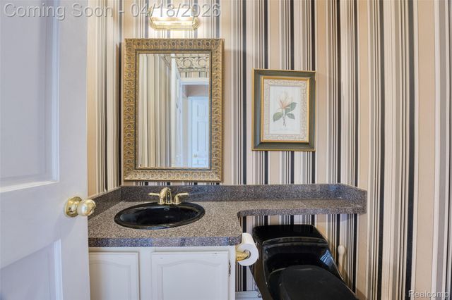 19965 Beverly Road, Beverly Hills Village, MI 48025