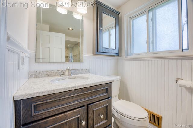 19965 Beverly Road, Beverly Hills Village, MI 48025