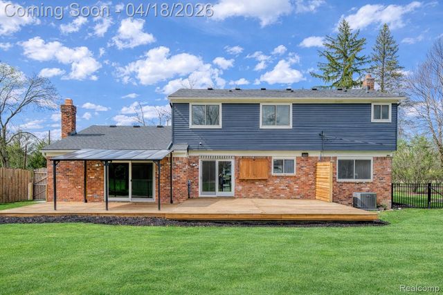 19965 Beverly Road, Beverly Hills Village, MI 48025