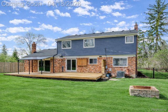 19965 Beverly Road, Beverly Hills Village, MI 48025