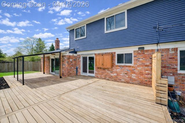 19965 Beverly Road, Beverly Hills Village, MI 48025