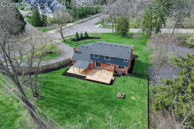 19965 Beverly Road, Beverly Hills Village, MI 48025