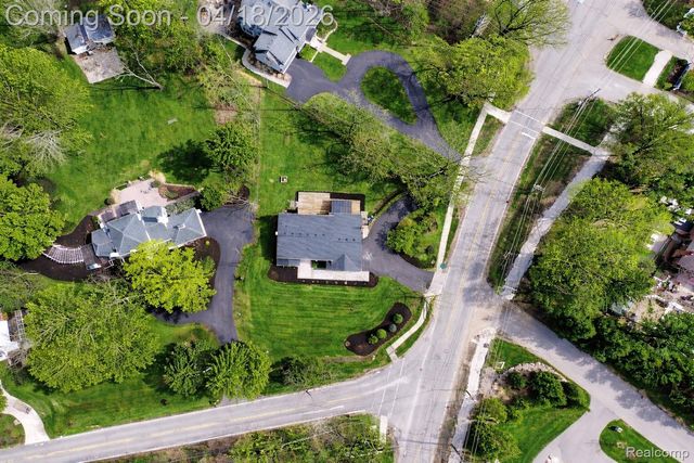 19965 Beverly Road, Beverly Hills Village, MI 48025