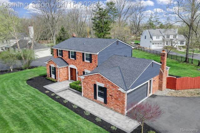 19965 Beverly Road, Beverly Hills Village, MI 48025