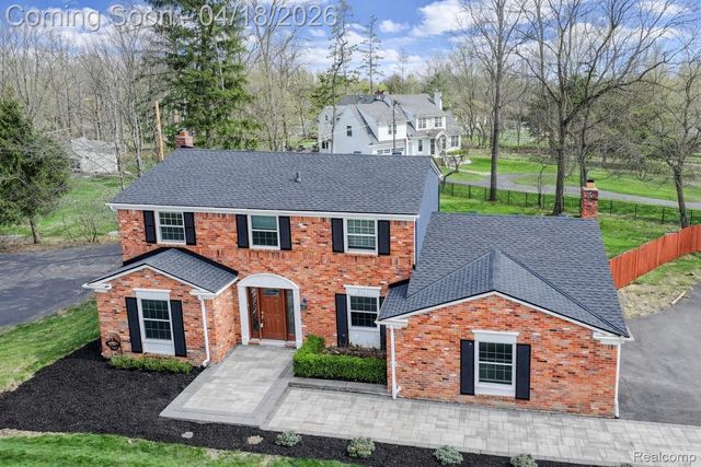 19965 Beverly Road, Beverly Hills Village, MI 48025