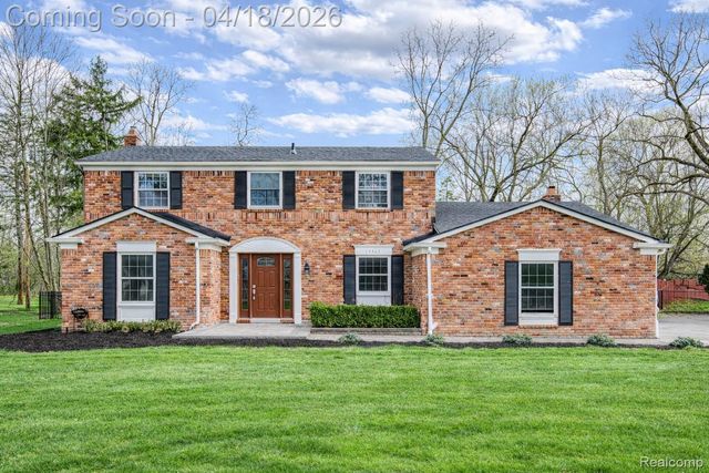 19965 Beverly Road, Beverly Hills Village, MI 48025
