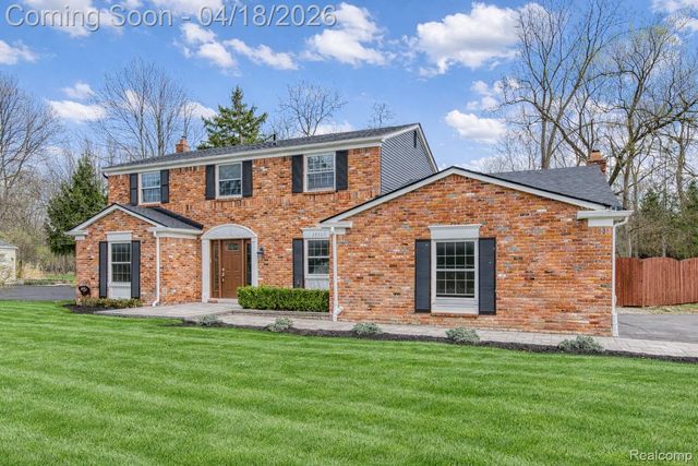 19965 Beverly Road, Beverly Hills Village, MI 48025