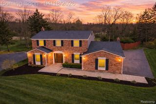 19965 Beverly Road, Beverly Hills Village, MI 48025
