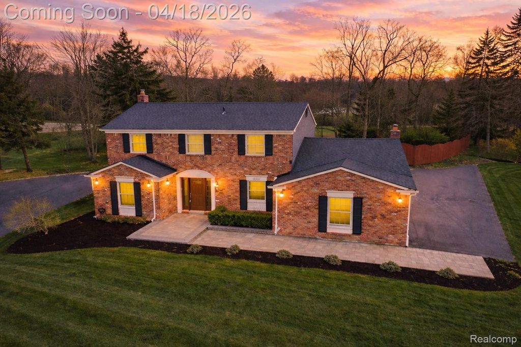 19965 Beverly Road, Beverly Hills Village, MI 48025