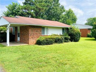 2304 Madre Place, Greensboro, NC 27406