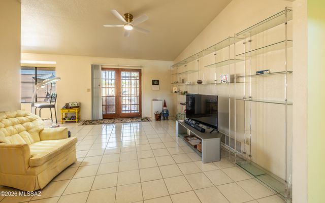 874 N Dusenburg Avenue, Tucson, AZ 85748