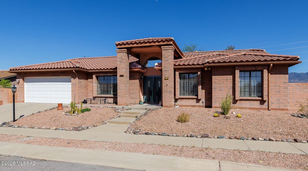 874 N Dusenburg Avenue, Tucson, AZ 85748