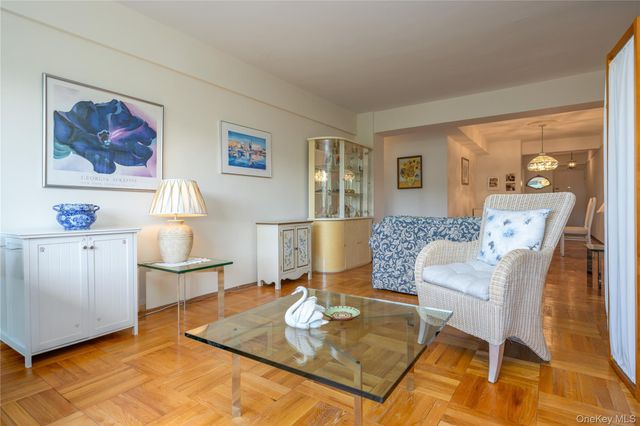 900 Palmer Road 6D, Bronxville, NY 10708