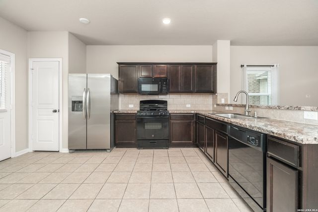 7911 Deepwell Dr, San Antonio, TX 78254