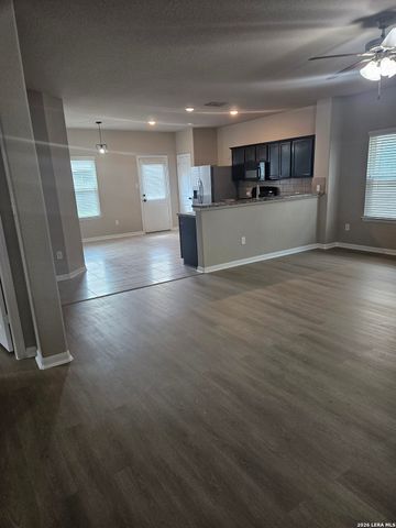 7911 Deepwell Dr, San Antonio, TX 78254