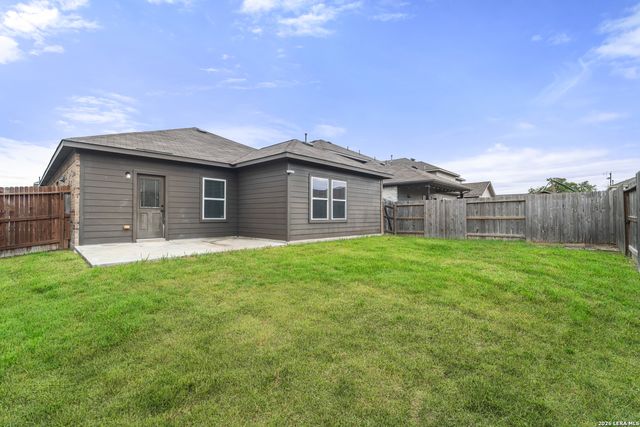 7911 Deepwell Dr, San Antonio, TX 78254