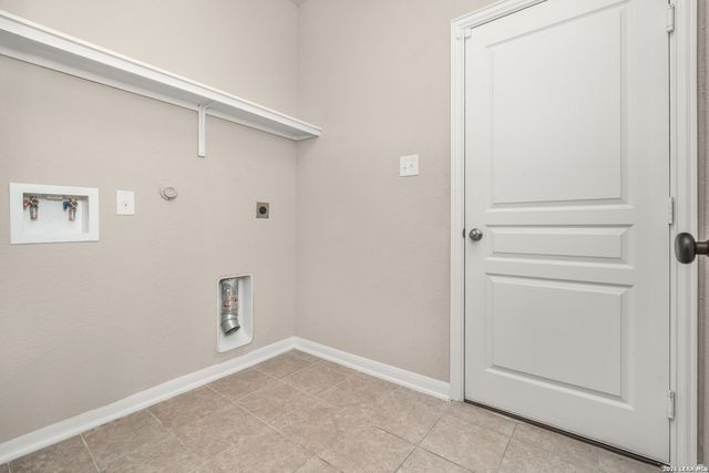 7911 Deepwell Dr, San Antonio, TX 78254