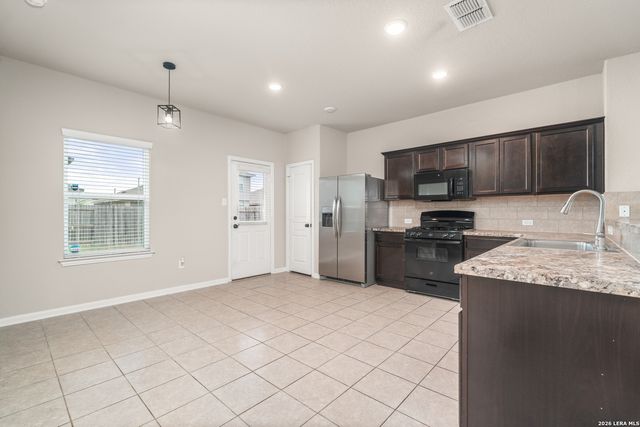 7911 Deepwell Dr, San Antonio, TX 78254