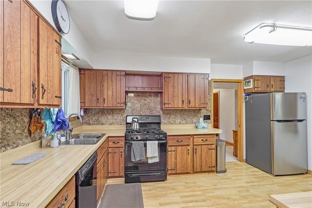 10249 Fairtree Drive, Strongsville, OH 44149