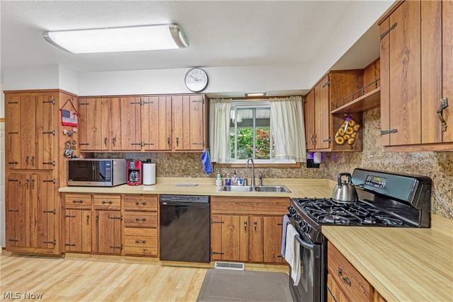 10249 Fairtree Drive, Strongsville, OH 44149