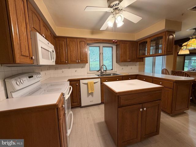 305 GARRISON WAY, Gulph Mills, PA 19428