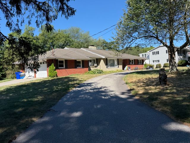 10 Hillcrest Drive, Waterford, CT 06385