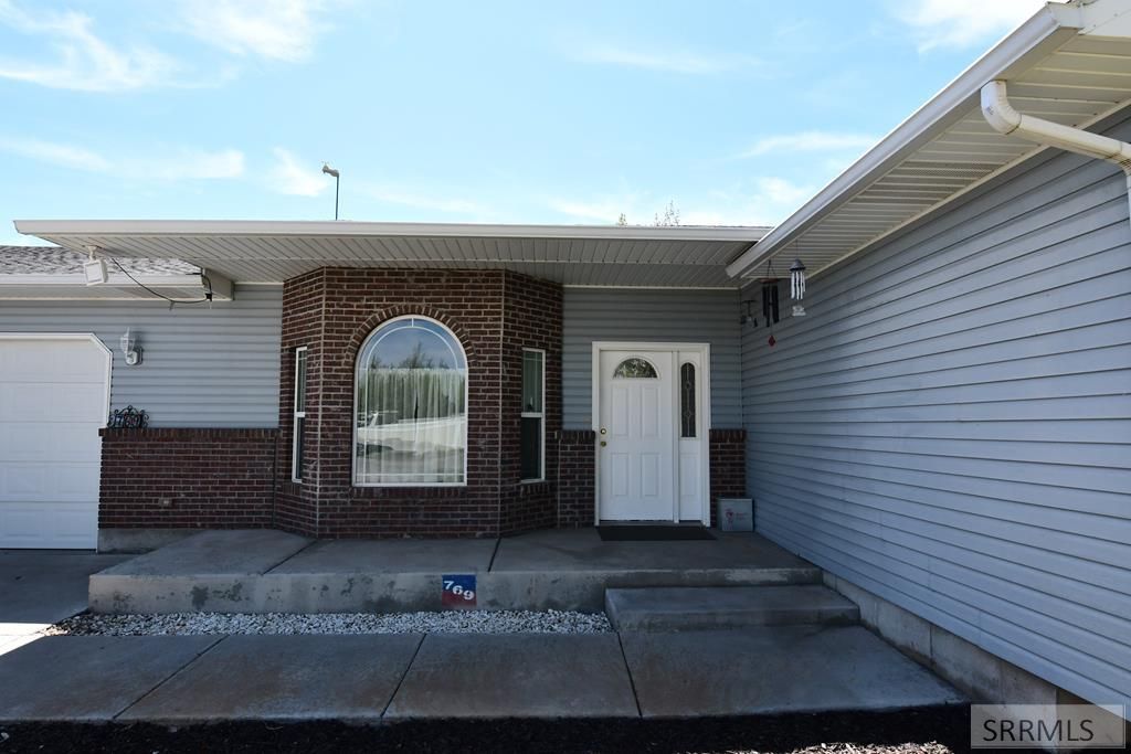Image 3 of property listing at 769 E 1580 N, Shelley, ID 83274