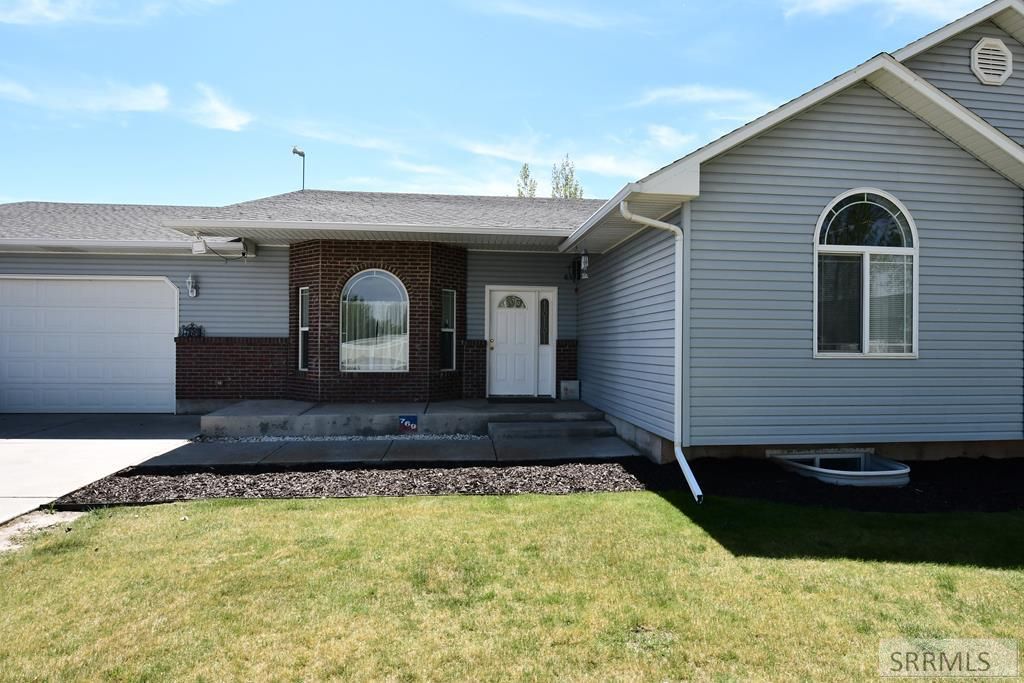 Image 4 of property listing at 769 E 1580 N, Shelley, ID 83274