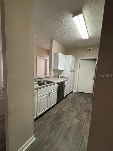 5560 METROWEST BOULEVARD 3-207, Orlando, FL 32811
