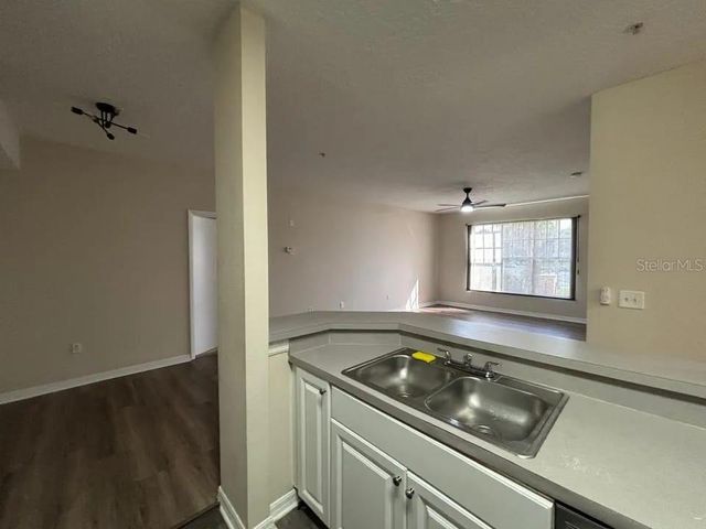 5560 METROWEST BOULEVARD 3-207, Orlando, FL 32811