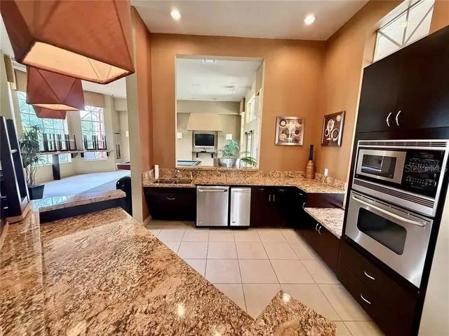 5560 METROWEST BOULEVARD 3-207, Orlando, FL 32811
