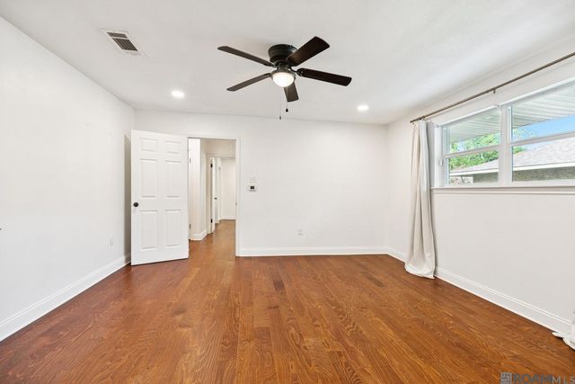 1343 Crescent Dr, Baton Rouge, LA 70806