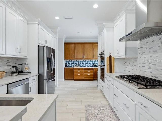 6228 CHAMPIONS ROW STREET, Bradenton, FL 34210