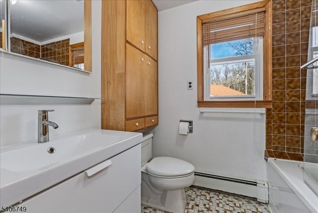 35 Brendona Ave, Hopatcong Boro, NJ 07874