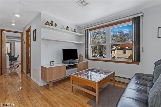 35 Brendona Ave, Hopatcong Boro, NJ 07874