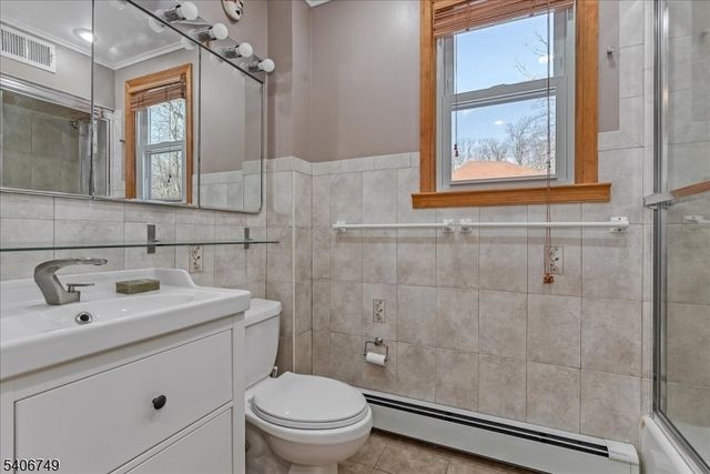 35 Brendona Ave, Hopatcong Boro, NJ 07874