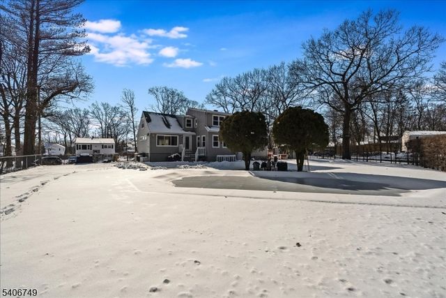 35 Brendona Ave, Hopatcong Boro, NJ 07874