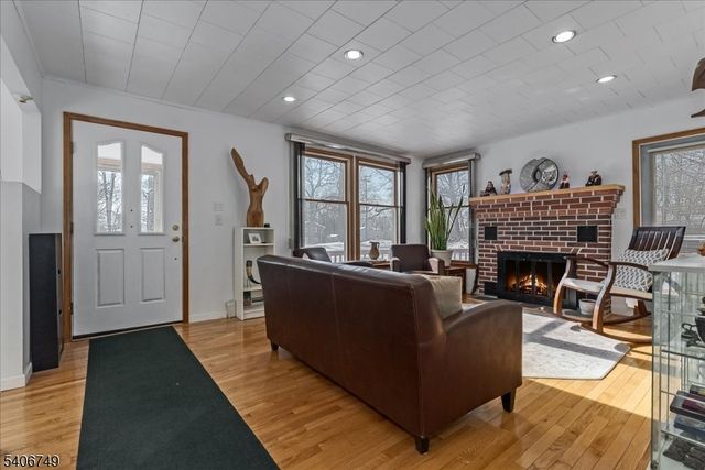 35 Brendona Ave, Hopatcong Boro, NJ 07874