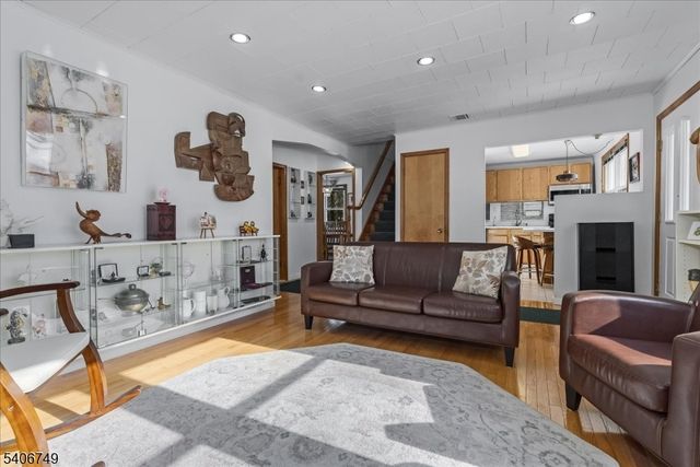 35 Brendona Ave, Hopatcong Boro, NJ 07874