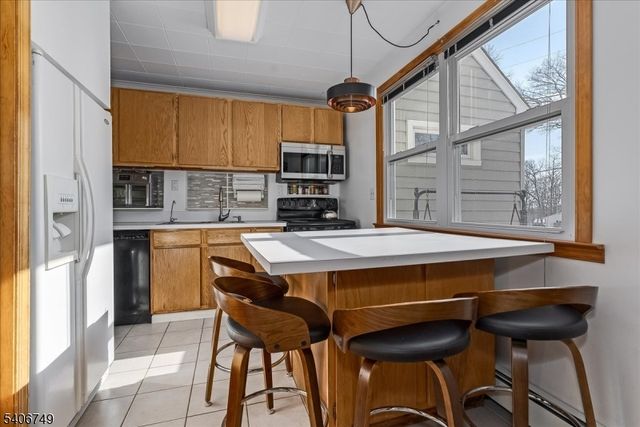 35 Brendona Ave, Hopatcong Boro, NJ 07874