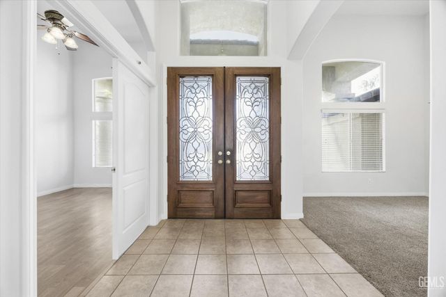 8400 Sterling Grove Lane, Bakersfield, CA 93312