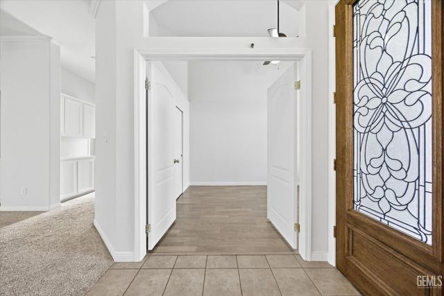 8400 Sterling Grove Lane, Bakersfield, CA 93312