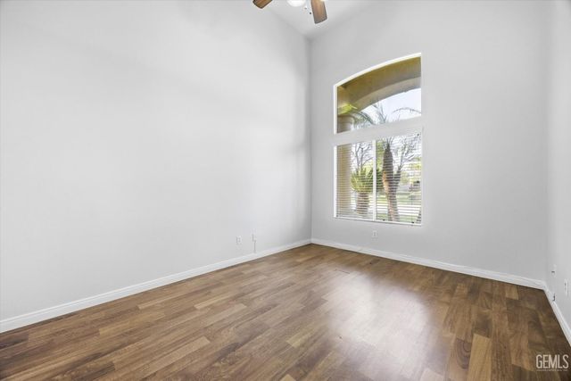 8400 Sterling Grove Lane, Bakersfield, CA 93312