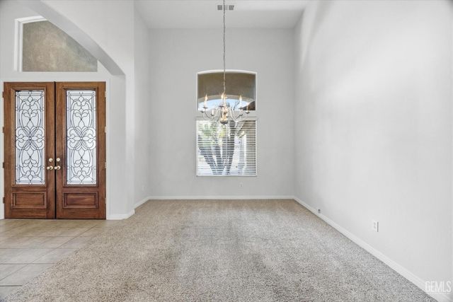 8400 Sterling Grove Lane, Bakersfield, CA 93312