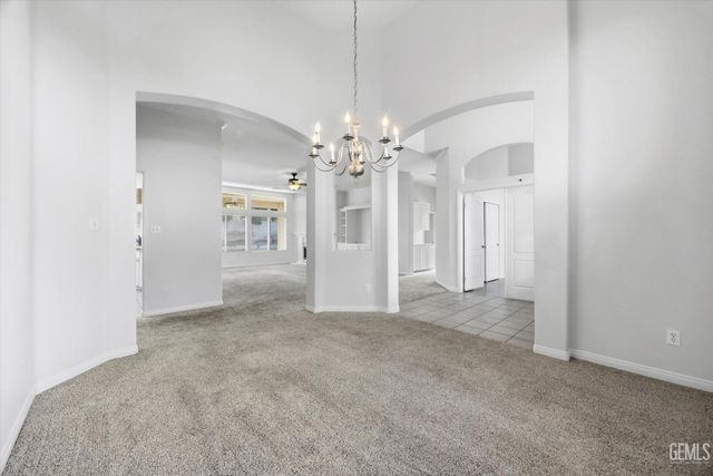 8400 Sterling Grove Lane, Bakersfield, CA 93312