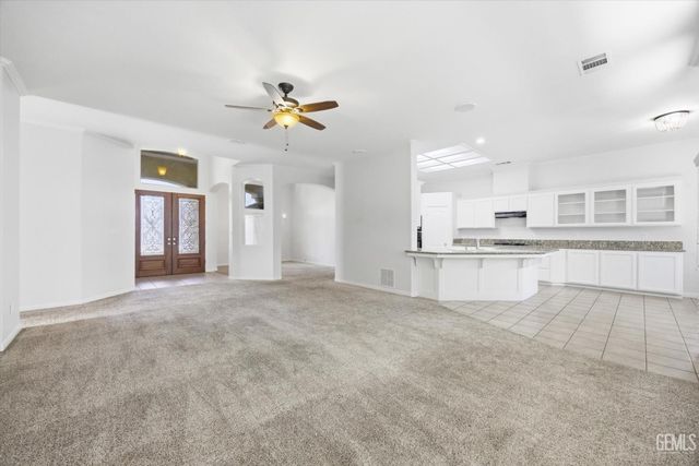 8400 Sterling Grove Lane, Bakersfield, CA 93312
