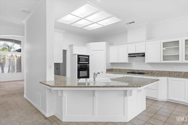 8400 Sterling Grove Lane, Bakersfield, CA 93312