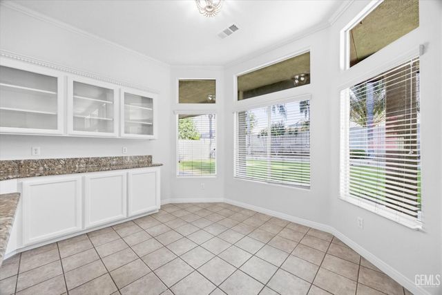8400 Sterling Grove Lane, Bakersfield, CA 93312