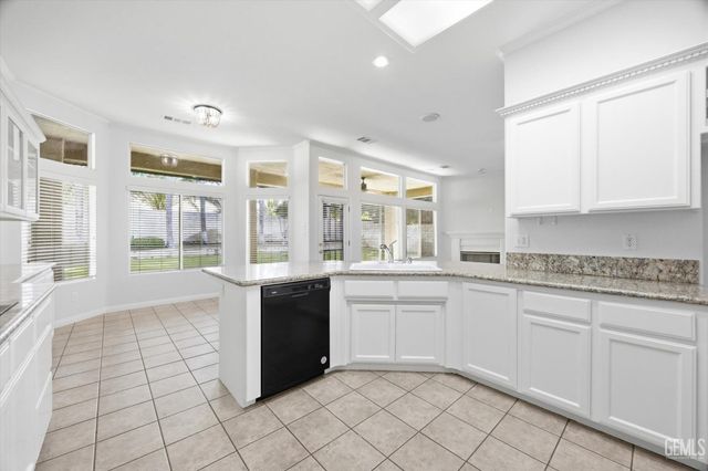 8400 Sterling Grove Lane, Bakersfield, CA 93312
